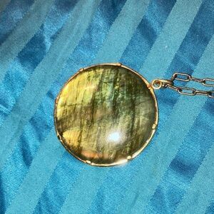 Elegant round Labradorite Pendant Necklace